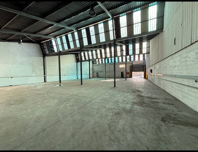 1,300M² WAREHOUSE FOR SALE IN BLACKHEATH INDUSTRIAL